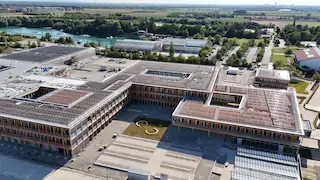Drohnenansicht des Schulcampus Aschheim